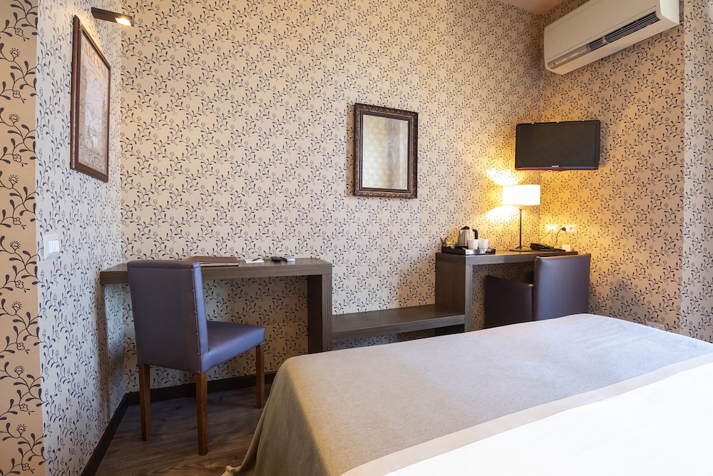 Deluxe Double Room, Lake View - Photo 3