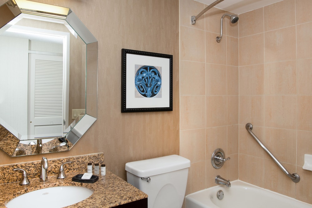 Room, 1 King Bed (Mobility Accessible, Tub) - Photo 6