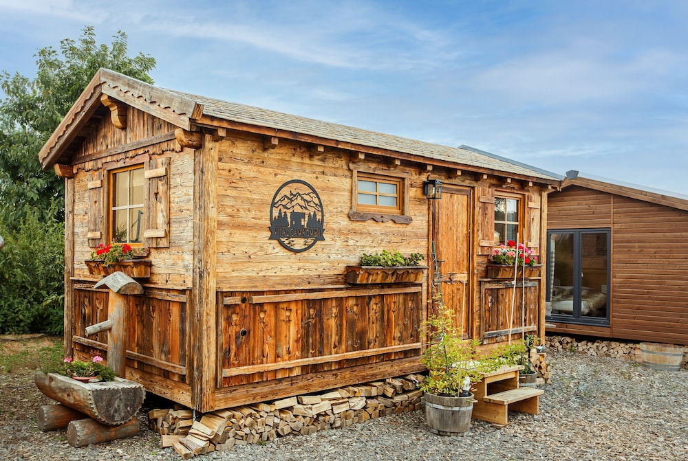 Basic Cabin, Terrace