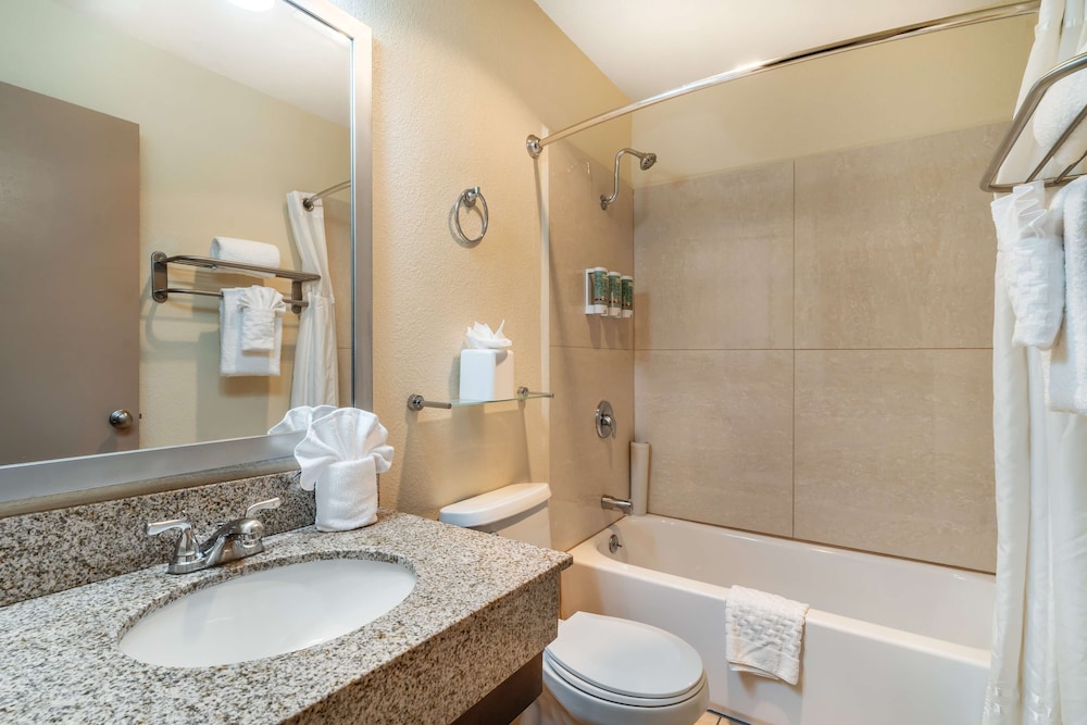 Standard Room, 2 Queen Beds, Non Smoking, Refrigerator & Microwave - Photo 4