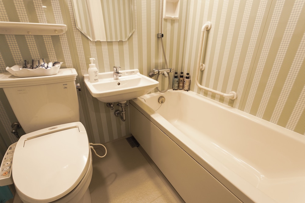 Triple Room, Non Smoking thumbnail 5