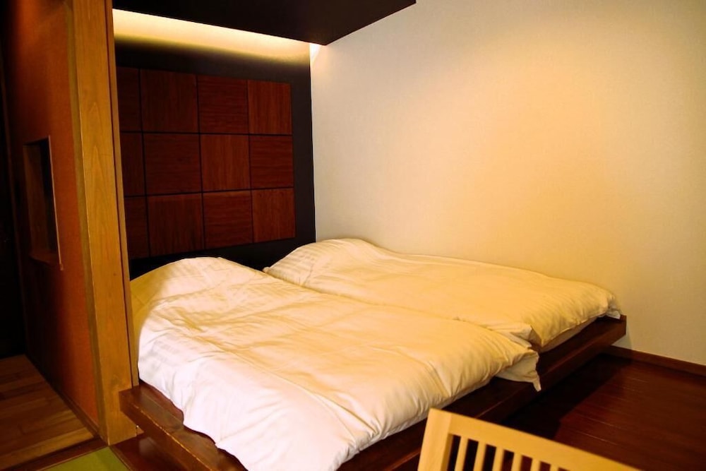 Twin Room - Photo 14