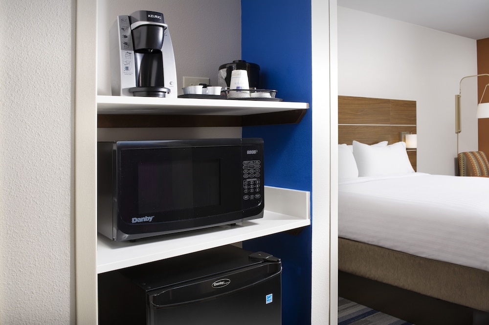 Standard Room, 2 Queen Beds, Accessible (Accessible Tub)