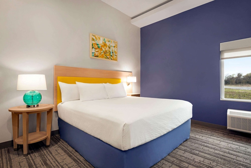 Suite, Multiple Beds, Non Smoking (Three Bedroom) photo 2