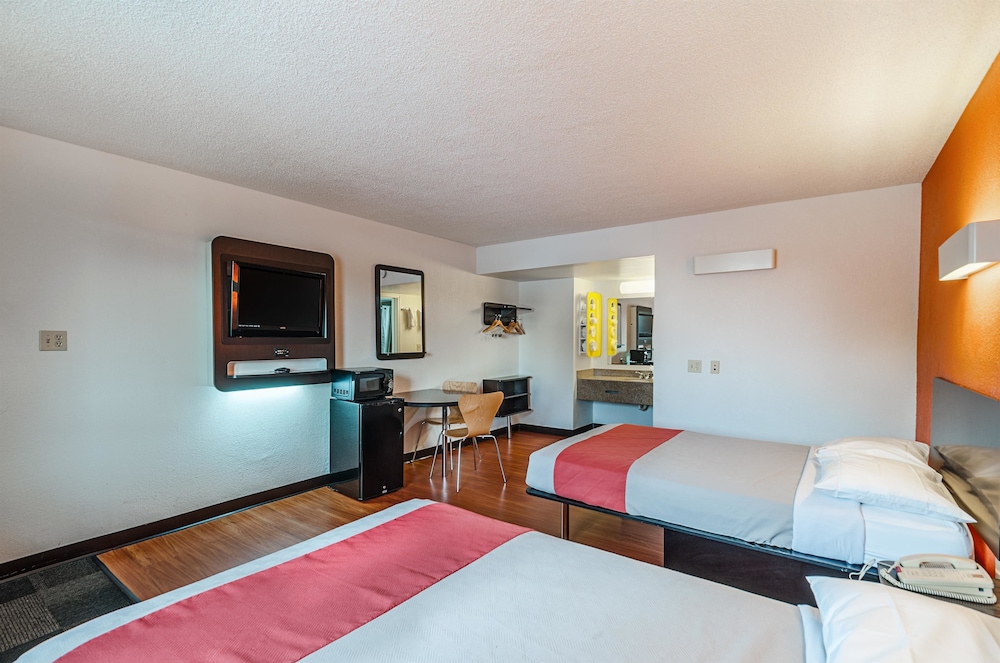 Standard Room, 2 Double Beds, Non Smoking, Refrigerator & Microwave - Photo 5