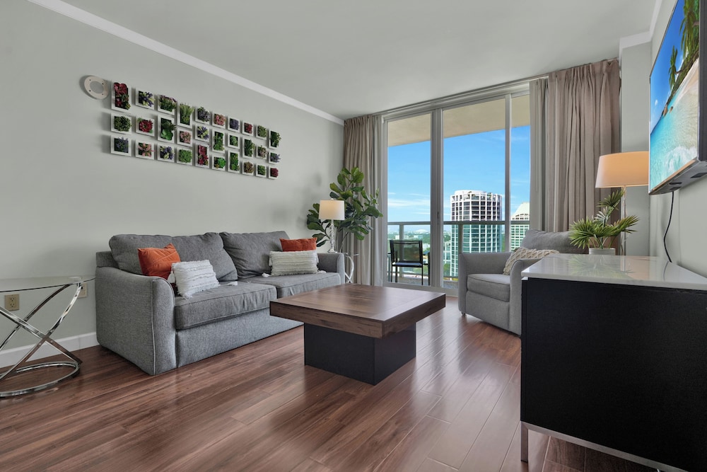 Comfort Condo, 1 King Bed with Sofa bed, Balcony, Ocean View photo 1