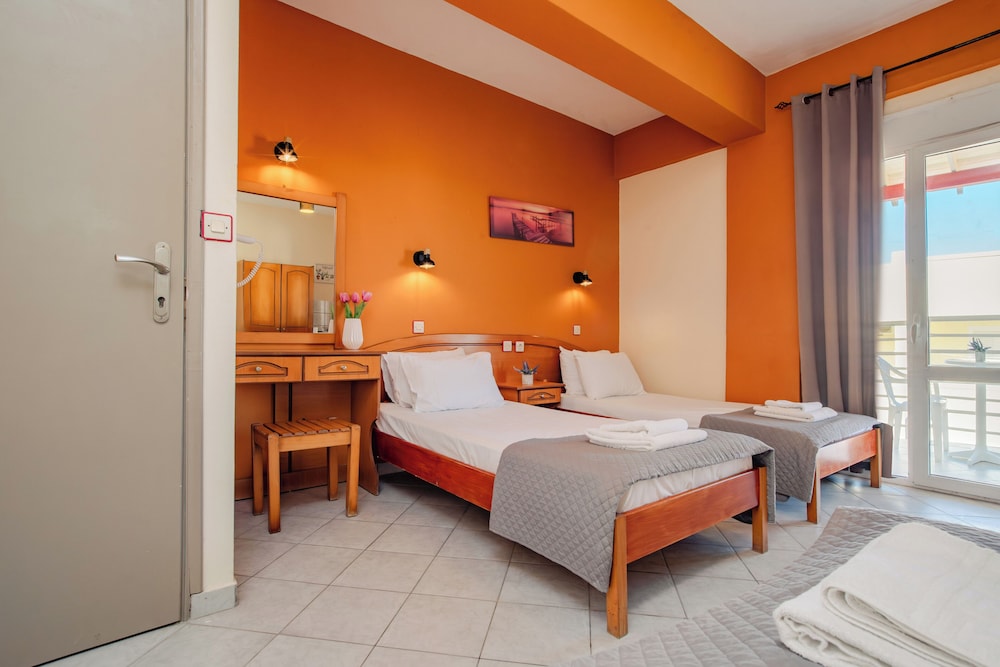 Basic Triple Room photo 1