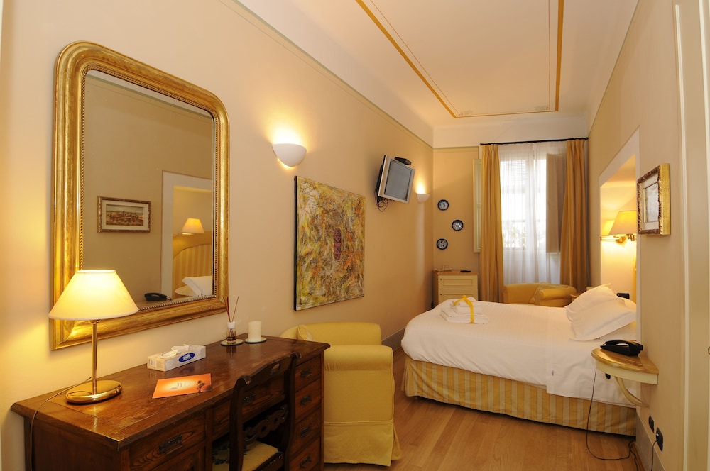 Standard Double or Twin Room photo 1