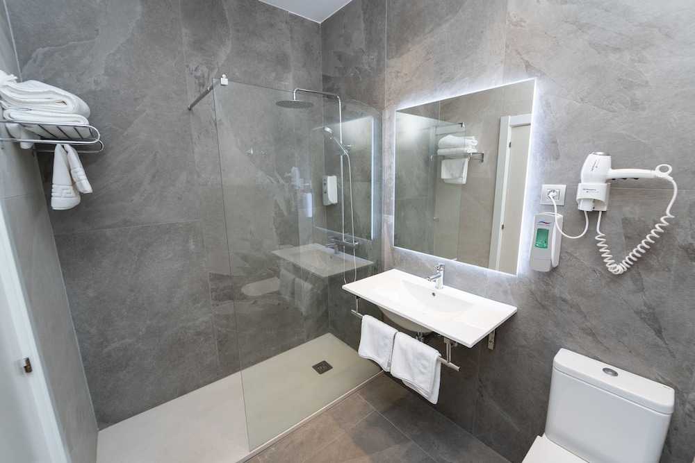 Triple Room - Photo 9
