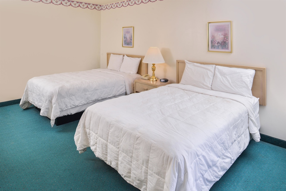Room, 2 Double Beds, Non Smoking - Photo 3