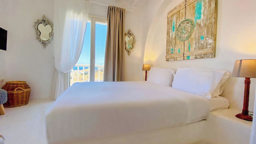 2 Bedroom Villa with Shared Pool - Sea View