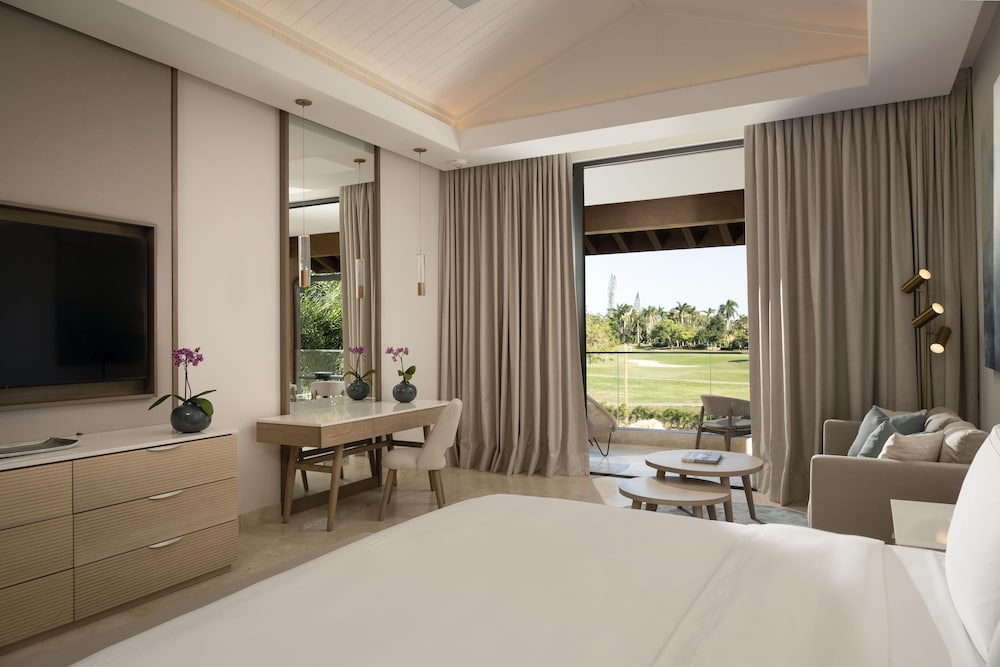 One Bedroom Luxury Premier Suite - Photo 3
