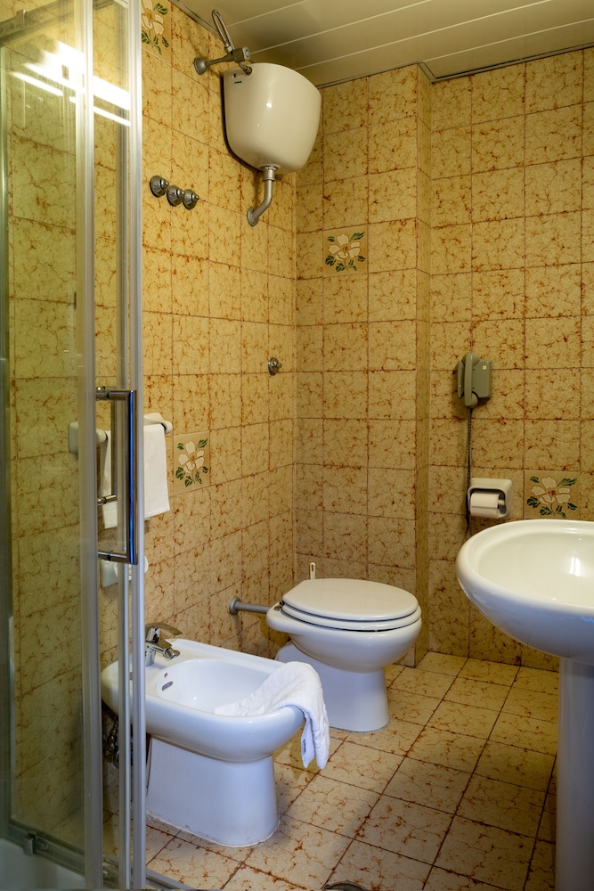 Double or Twin Room, Balcony, Sea View - Photo 9