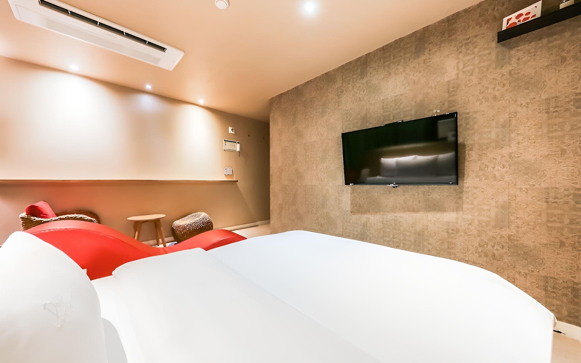 Room (Love Sofa Room) photo 3