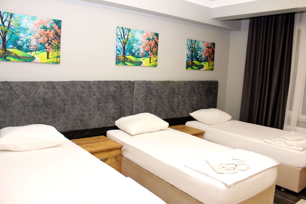 Business Quadruple Room photo 3