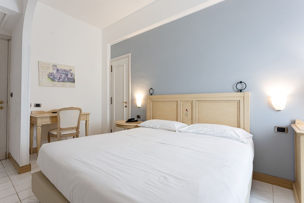 Economy Double Room Single Use - Photo 1