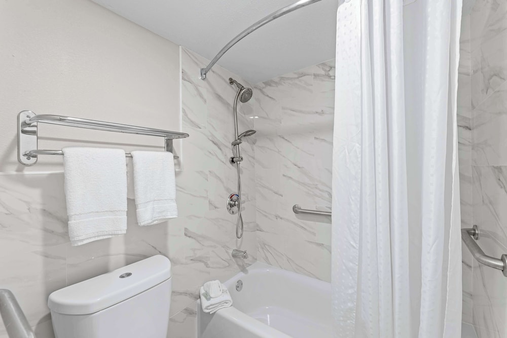 Deluxe Room, 2 Double Beds, Smoking - Photo 8