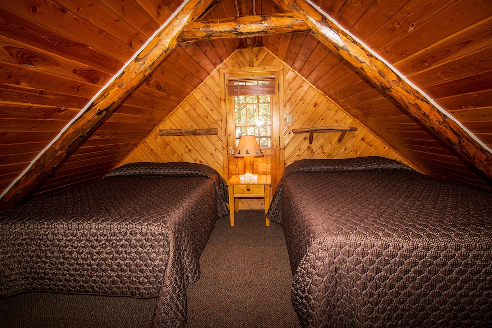 Family Cabin, 1 Bedroom, Kitchen (With Loft) photo 3