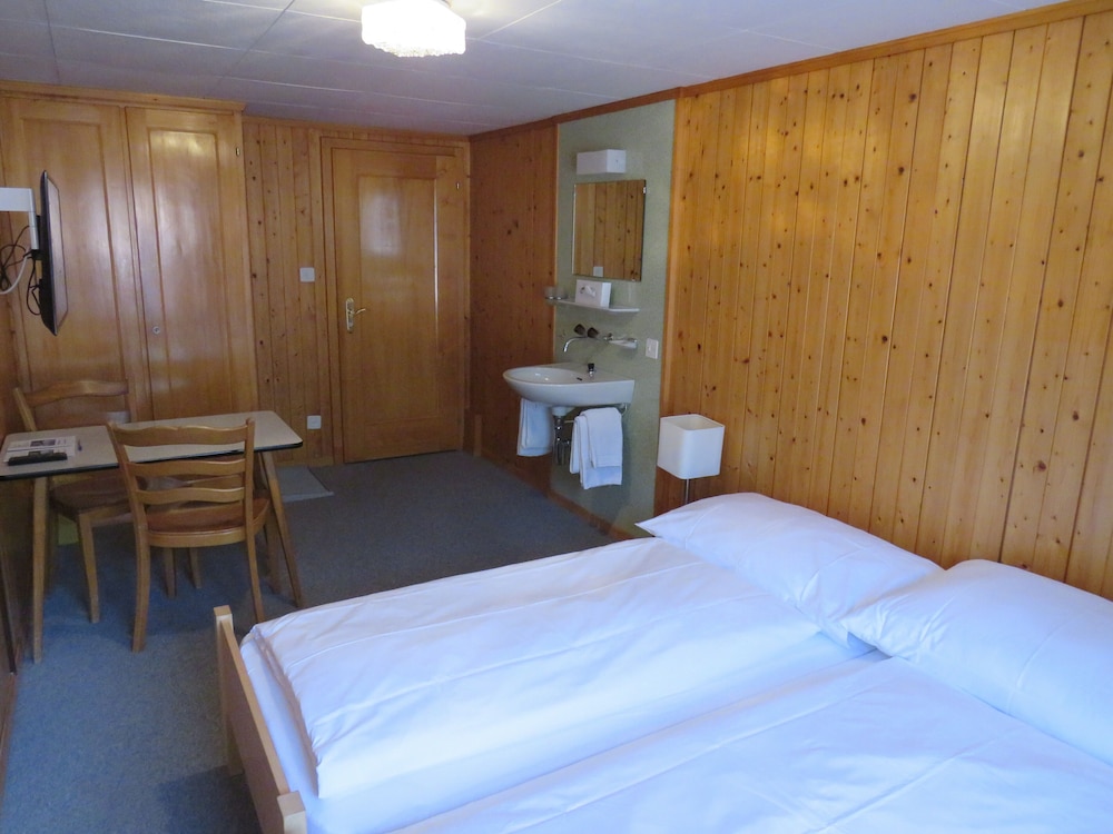 Basic Double or Twin Room, Shared Bathroom