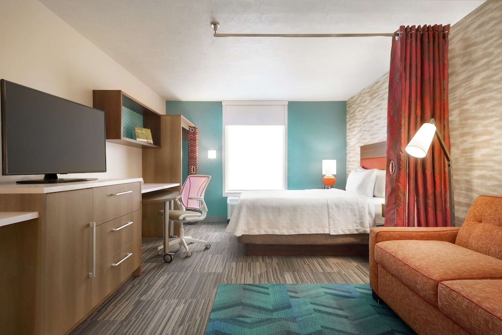 Suite, 1 Queen Bed, Accessible, Bathtub - Photo 3