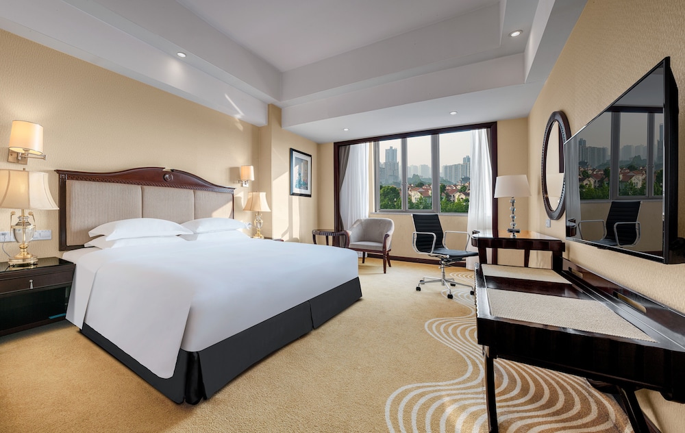 Premium Room, 1 King Bed, Hill View