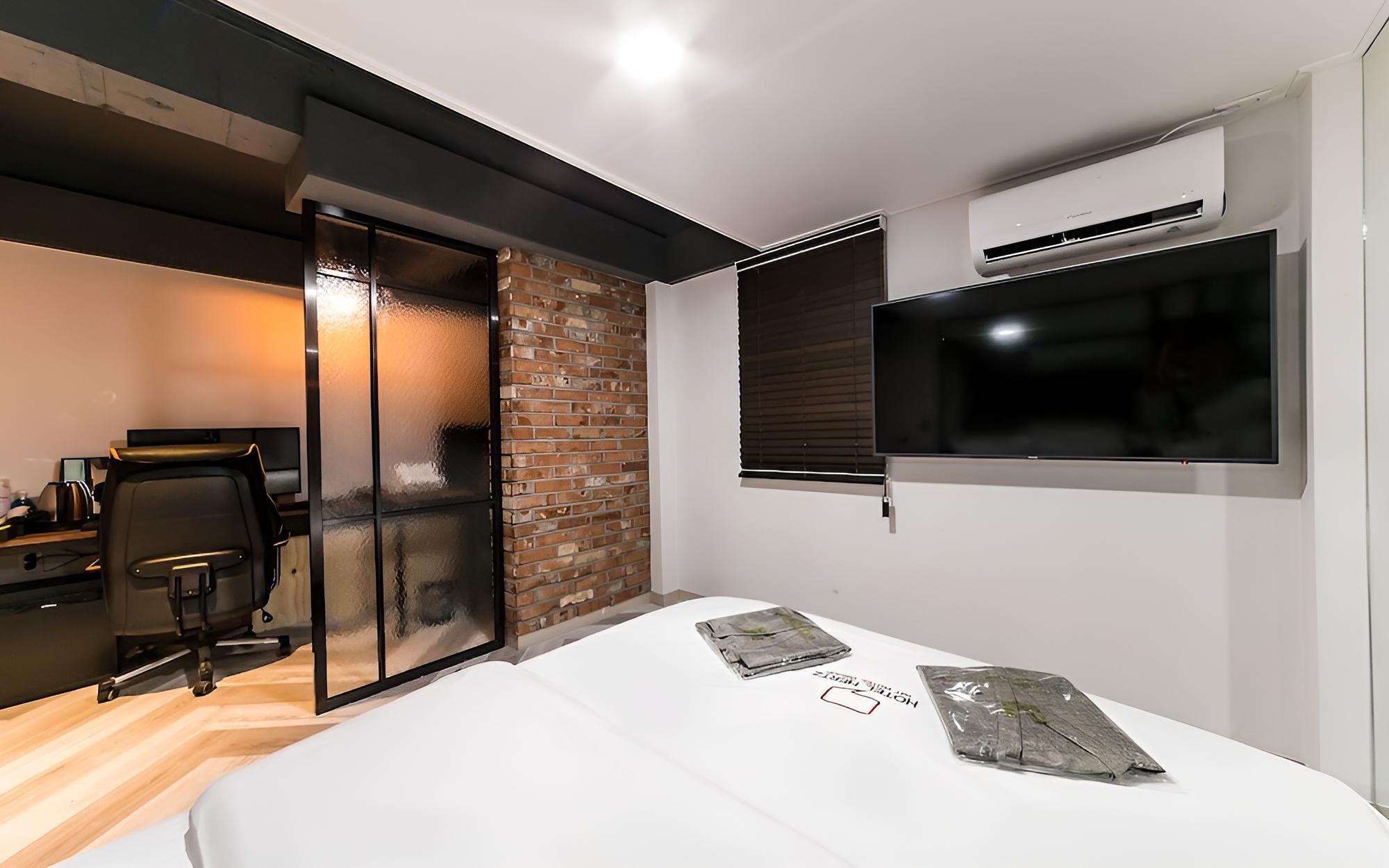 Room (DELUX room (no parking lot graphic ca) - Photo 4