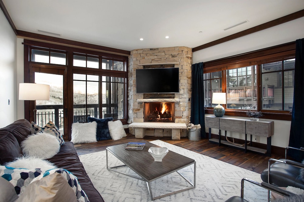 Condo, 2 Bedrooms