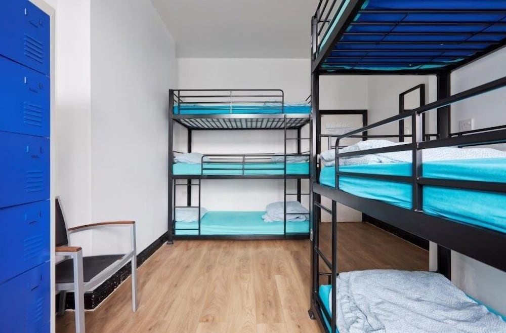 9-bed Private Room (shared bathroom) photo 2