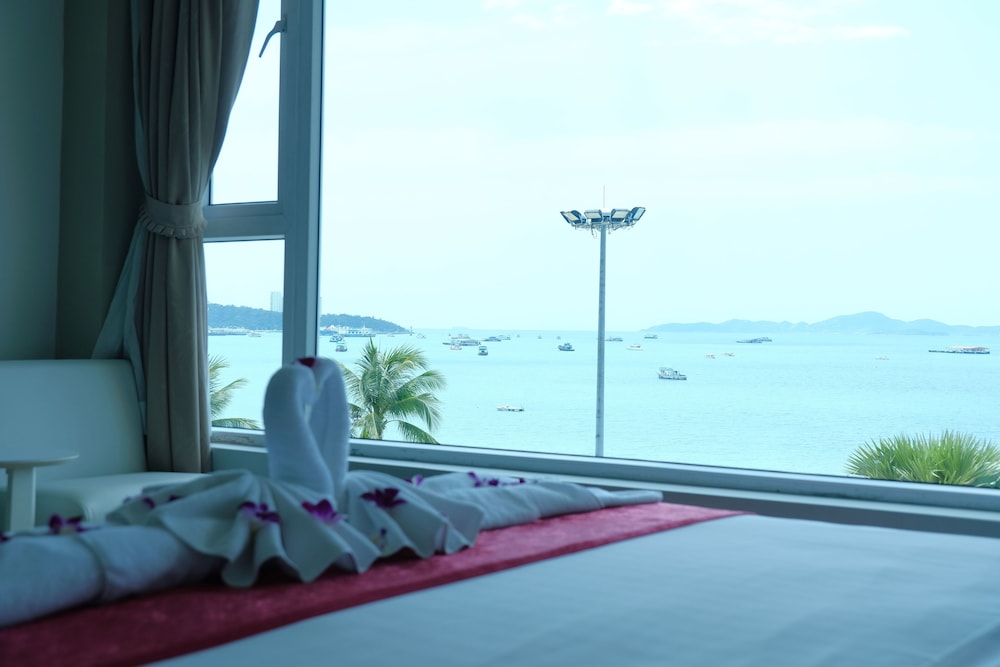 Executive Suite, Sea View thumbnail 6