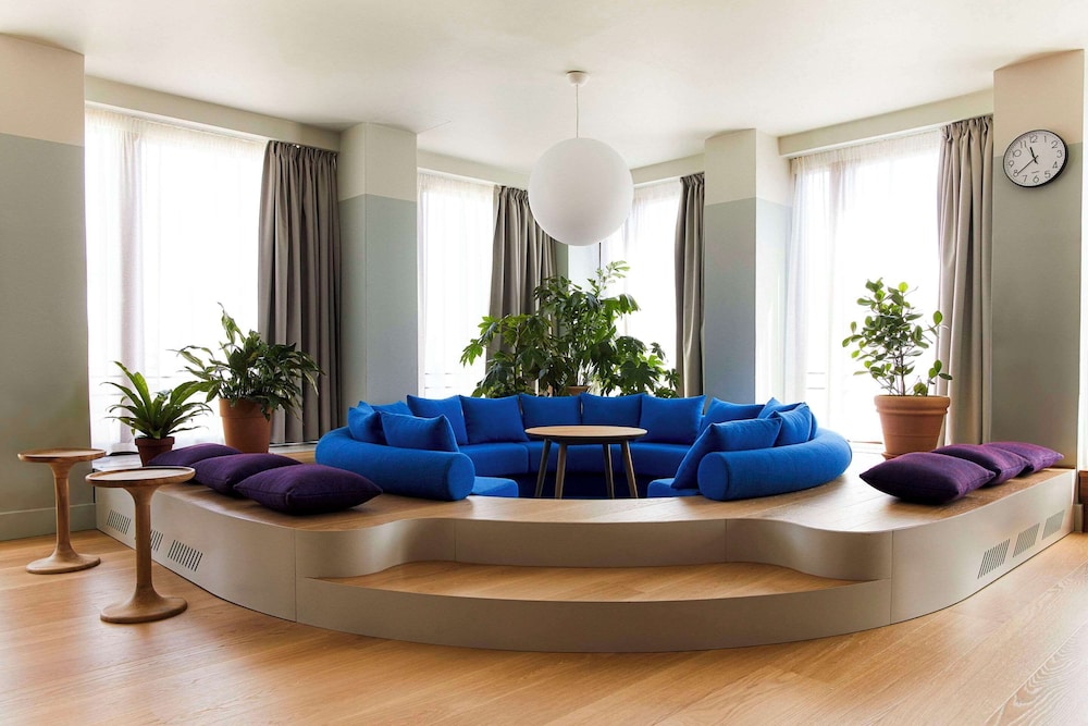 Suite, Corner (Hobo) - Photo 1