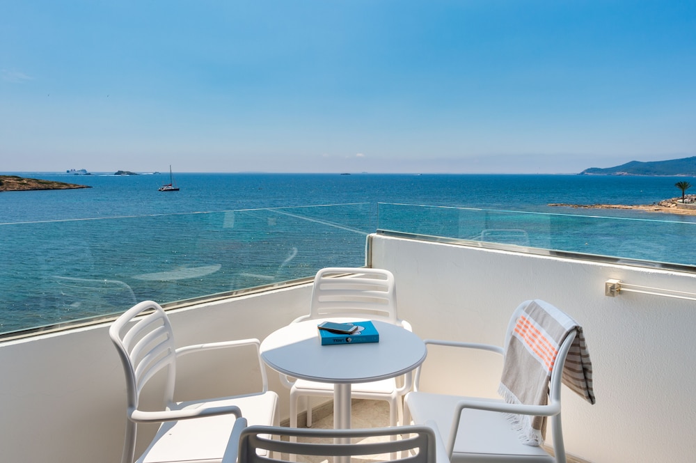 Apartment, 2 Bedrooms, Sea View - Photo 4