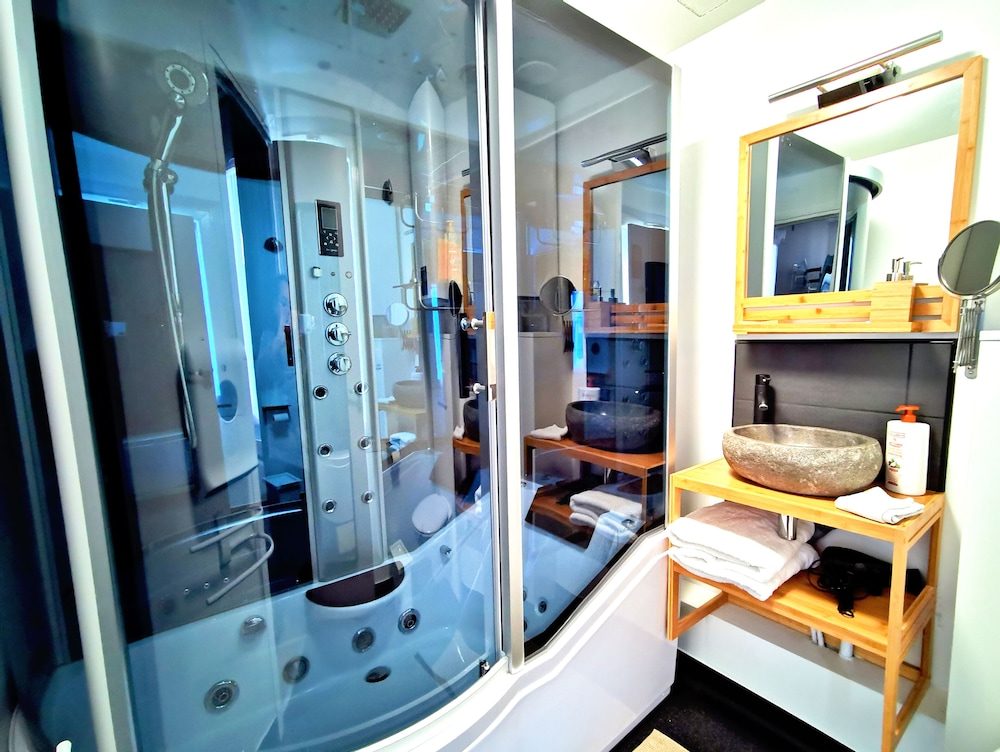 Luxury Apartment, Ensuite, Garden View - Photo 3
