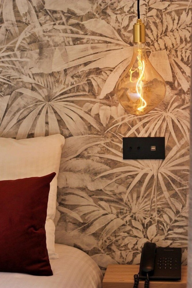 City Double Room, 1 King Bed, Non Smoking, Garden View photo 3