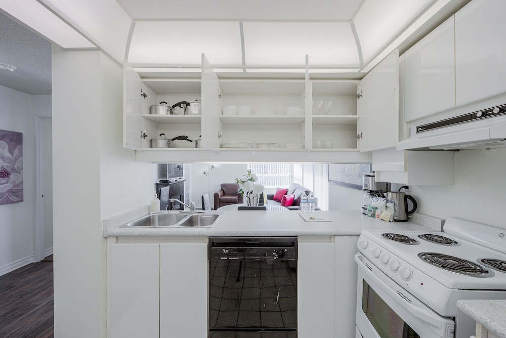 City View High Floor Bay & Gerrard Pet Friendly Condo Walk to Sick Kids Hospital, Foto 6