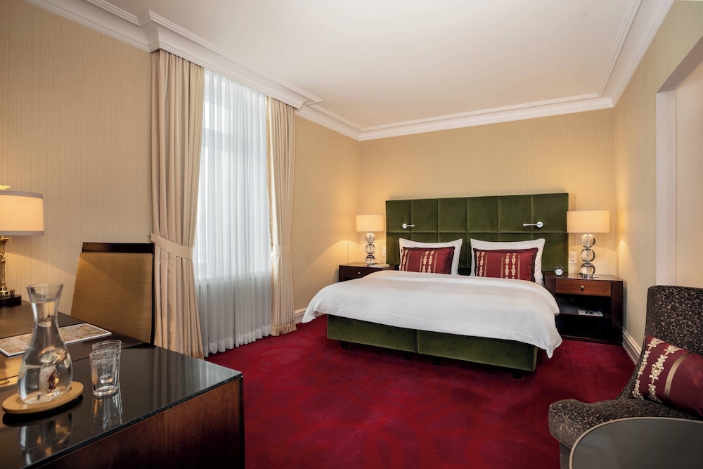 Superior Room, 1 King Bed, Mountain View