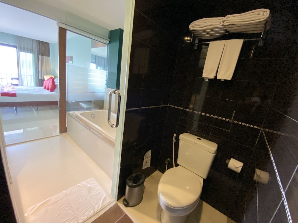 Grand Deluxe River View - Photo 11