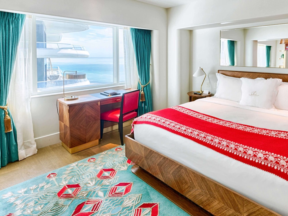 Junior Suite (Non Smoking) (Accessible)