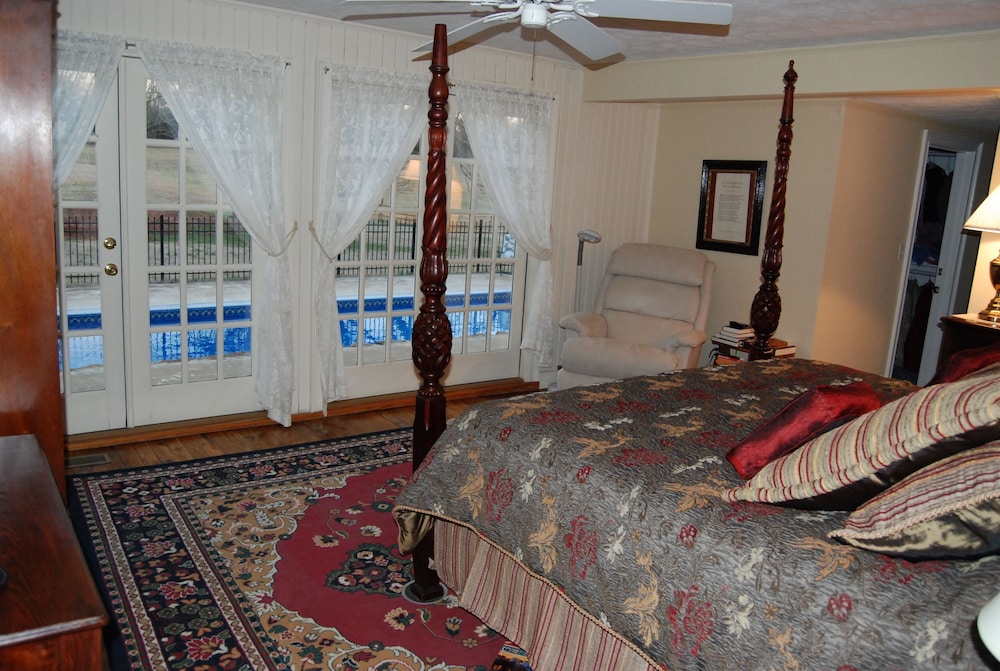 King Bed with Private Bath, First Floor, with Private Patio Overlooking Pool and Pastures photo 2