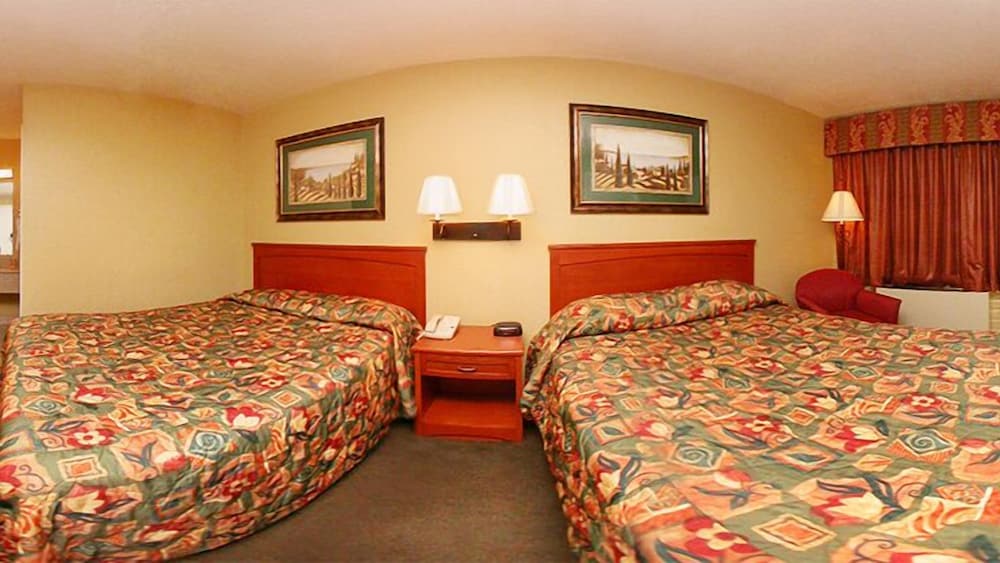 Standard Room, 2 Queen Beds, Non Smoking photo 2