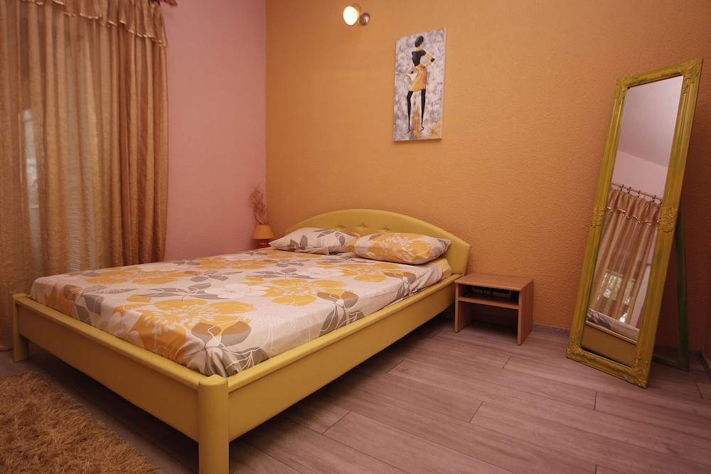 House, 5 Bedrooms