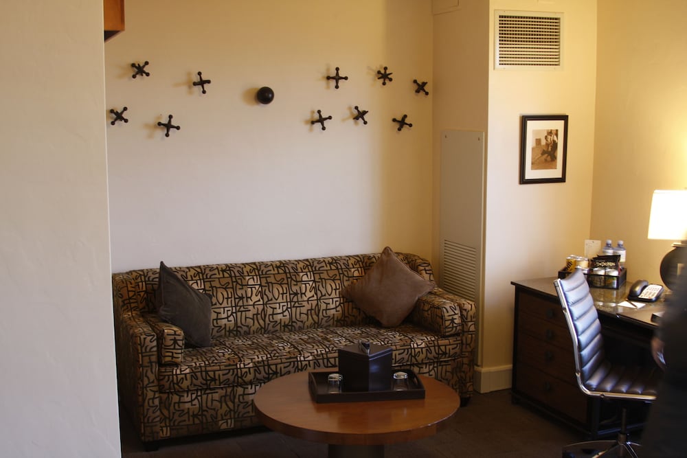 Deluxe Room, 1 King Bed, Accessible (Roll-In Shower) - Photo 5