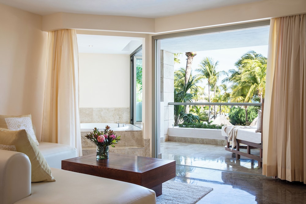 Excellence Club Junior Suite Pool View photo 1