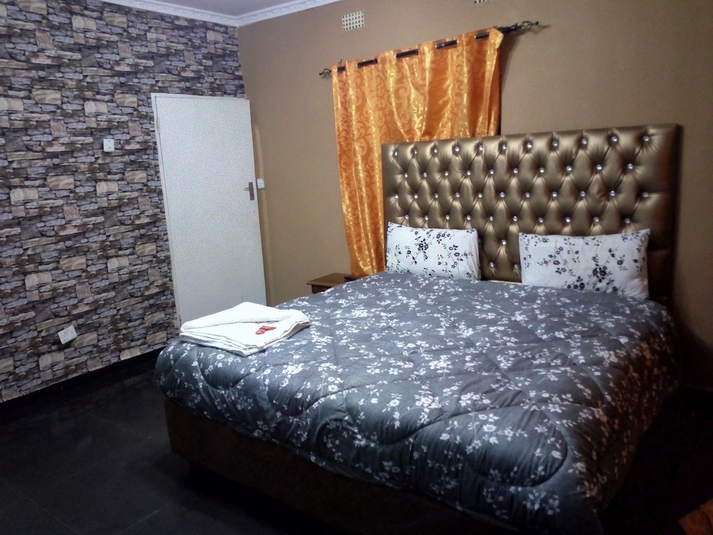 Deluxe Double Room, 1 King Bed photo 2