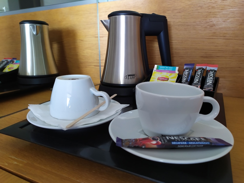 Deluxe Room, 1 Queen Bed, Non Smoking, Sea View - Photo 6