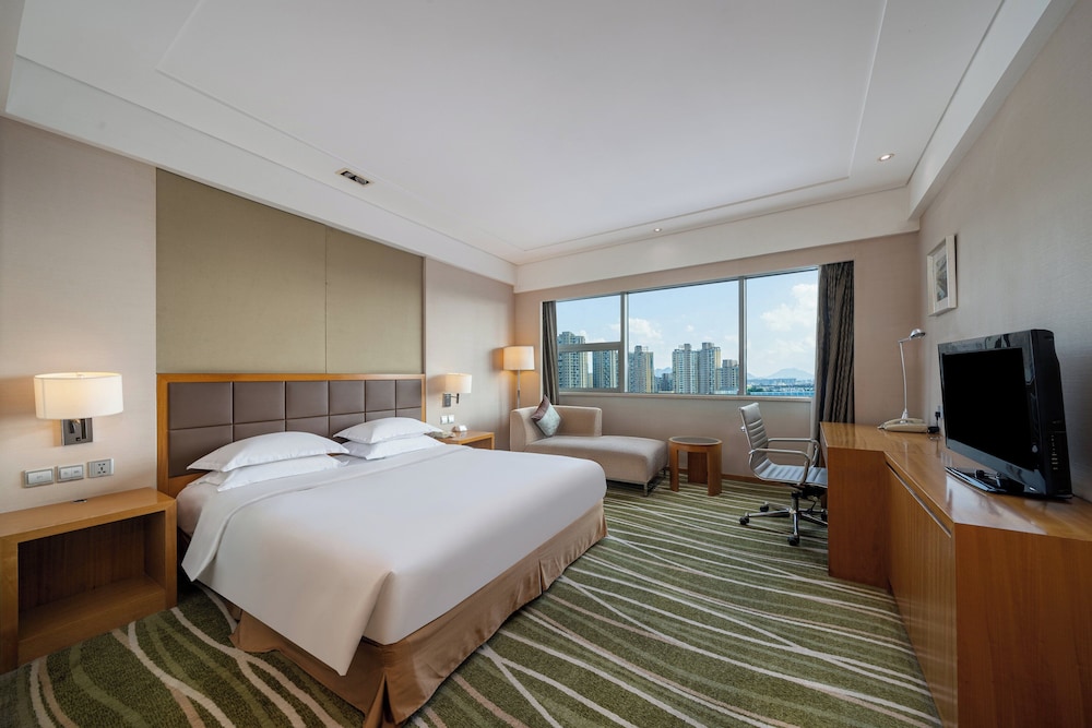Standard Room, 1 King Bed, Non Smoking - Photo 1