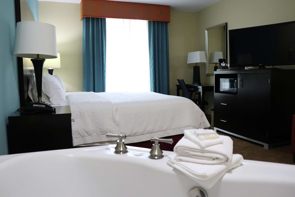 Queen Room with Two Queen Beds - Hearing Access