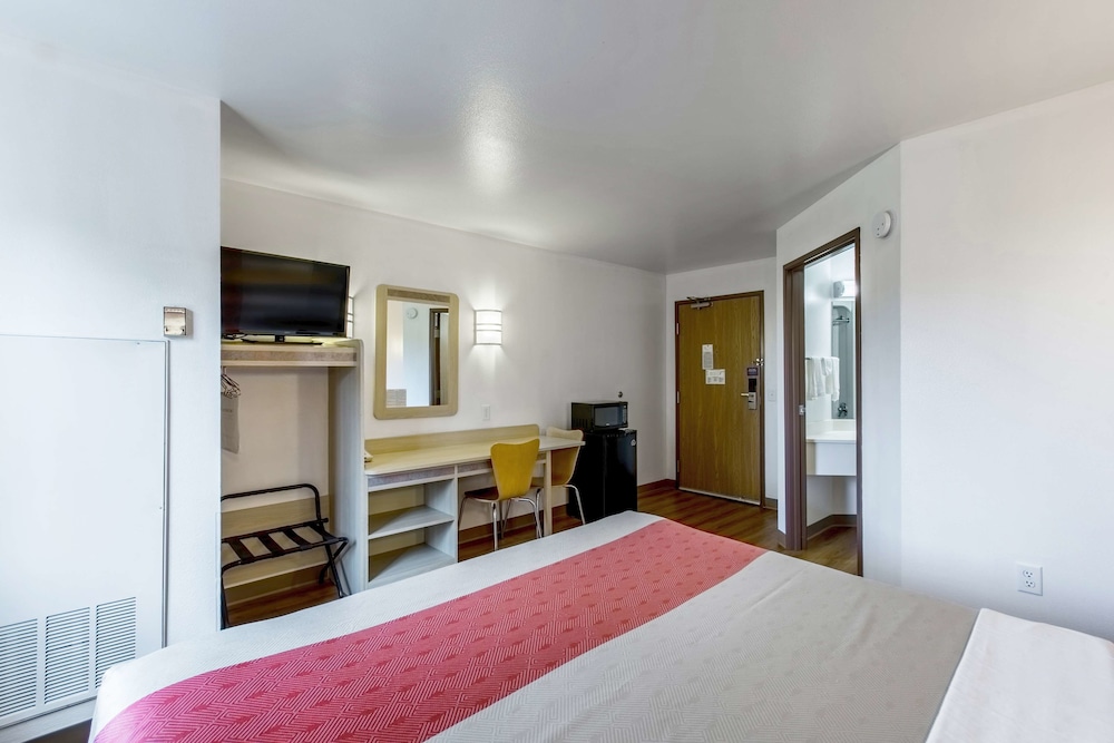 Standard Room, 1 Queen Bed, Non Smoking