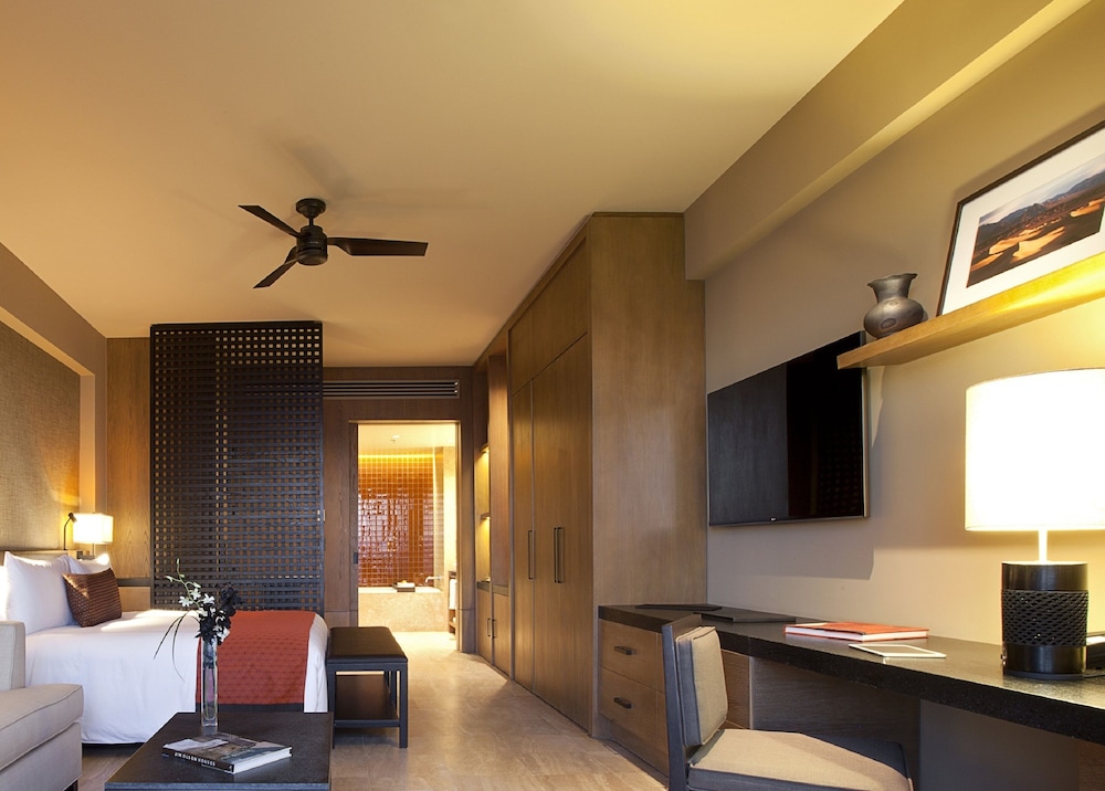Suite, 1 King Bed With Sofa Bed, Oceanfront