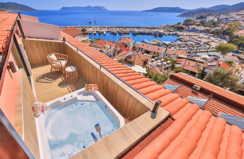 Rooftop Premium Room with Sea View and Jacuzzi photo 3