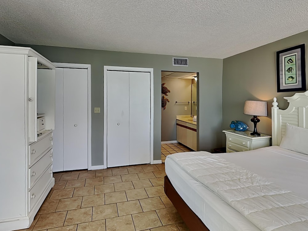 Condo, 1 King Bed with Sofa bed, Balcony, Ocean View (T2 1004 - No Pets)